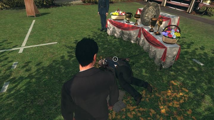 Dokonaj analizy ciała i zabierz okrągły kalendarz majów ze stolika - Zawody kręglarskie i zbieranie dowodów | Studium w zieleni - Sherlock Holmes: The Devils Daughter - poradnik do gry