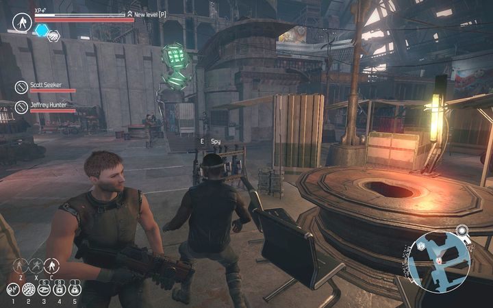 Podsłychaj rozmowę Connora ze Szczęściarzem siadając przy stoliku kilka metrów dalej. - Giełda | Zadania poboczne | The Technomancer - The Technomancer - poradnik do gry