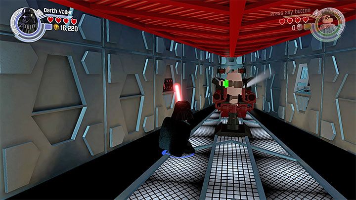 Zniszcz boczne obiekty i zbuduj jeden większy na środku korytarza - Rozdział 2 - Ucieczka z Finalizera | Minizestawy i czerwone klocki LEGO - LEGO Gwiezdne wojny: Przebudzenie Mocy - poradnik do gry