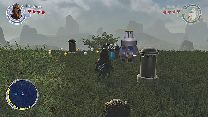 Klocek ten jest na dachu hangaru, ale początkowo nie możesz go pozyskać, gdyż jest zakopany w ziemi - DQar - Kryjówka Ruchu Oporu | Mapy - LEGO Gwiezdne wojny: Przebudzenie Mocy - poradnik do gry