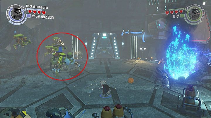 Zbuduj z pomocą klocków multibudowy obiekt po lewej stronie - Karmazynowy Korsarz | Minizestawy i czerwone klocki LEGO - LEGO Gwiezdne wojny: Przebudzenie Mocy - poradnik do gry