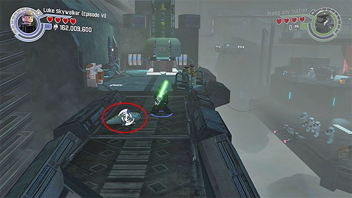 Ostatnie trzecie żyjątko odnajdziesz tuż po tym jak będziesz musiał przejść przez mały właz grając np - Karmazynowy Korsarz | Minizestawy i czerwone klocki LEGO - LEGO Gwiezdne wojny: Przebudzenie Mocy - poradnik do gry