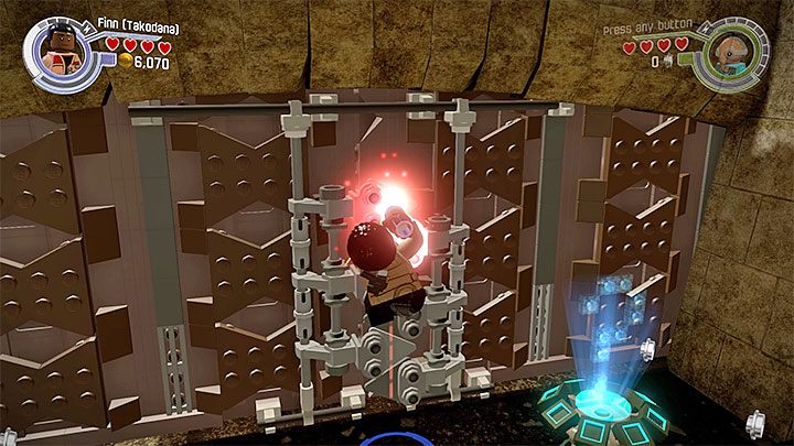 Pierwsze miejsce gdzie Finn musi użyć miecza świetlnego na obiekcie z otoczenia - Rozdział 6 - Bitwa o Takodanę | Tryb fabularny - LEGO Gwiezdne wojny: Przebudzenie Mocy - poradnik do gry