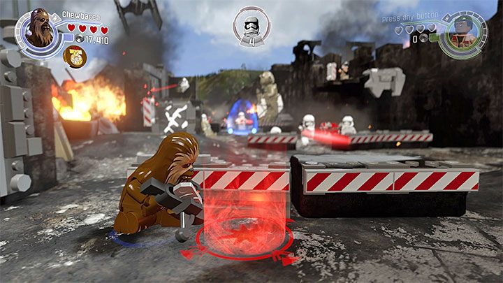 Tuż po rozprawieniu się z wrogiem wyposażonym w miotacz ognia automatycznie rozpocznie się pierwsza z kilku blasterowych bitew - Rozdział 6 - Bitwa o Takodanę | Tryb fabularny - LEGO Gwiezdne wojny: Przebudzenie Mocy - poradnik do gry