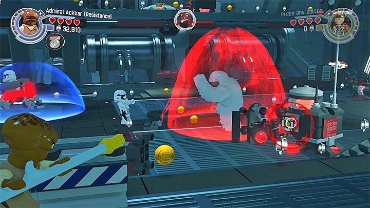 W pierwszej części bitwy do pokonania jest pięciu zwykłych szturmowców oraz jeden szturmowiec wyposażony w ciężki blaster - Poe na ratunek | Misje poboczne - LEGO Gwiezdne wojny: Przebudzenie Mocy - poradnik do gry