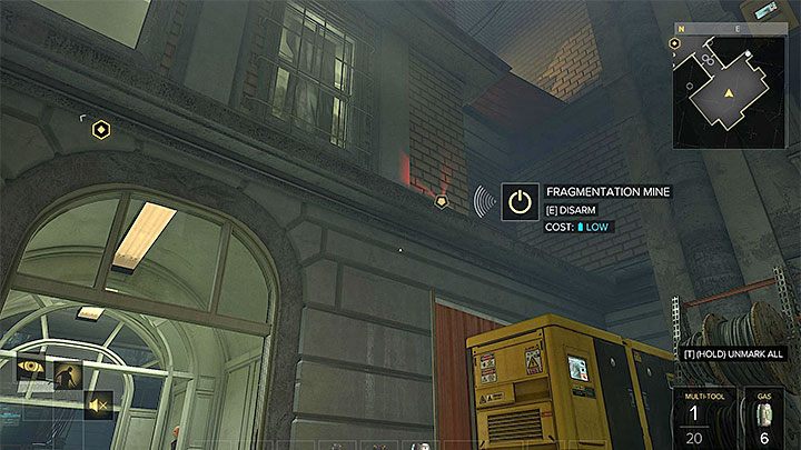 Zanim dotrzesz do okiennic dobrze byłoby rozbroić miny z wykorzystaniem Zdalnego hakowania - Twarzą w twarz z matką bomb - zadanie główne | Praga (druga wizyta) - Zadania główne - Deus Ex: Rozłam Ludzkości - poradnik do gry