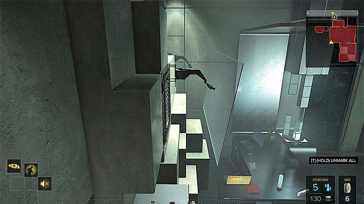 Winda jeżdżąca do skrytek korporacyjnych znajduje się na zachodnim krańcu na poziomie 8 banku (M12,27) - Napad - zadanie główne | Praga (druga wizyta) - Zadania główne - Deus Ex: Rozłam Ludzkości - poradnik do gry