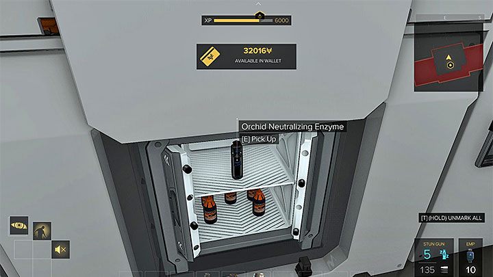 Po dotarciu do sali ze skrytkami korporacyjnymi (M12,2) użyj karty dostępu na czytniku, dzięki czemu wprawisz w ruch mechanizm i zjedzie na dół skarbiec VersaLife - Napad - zadanie główne | Praga (druga wizyta) - Zadania główne - Deus Ex: Rozłam Ludzkości - poradnik do gry