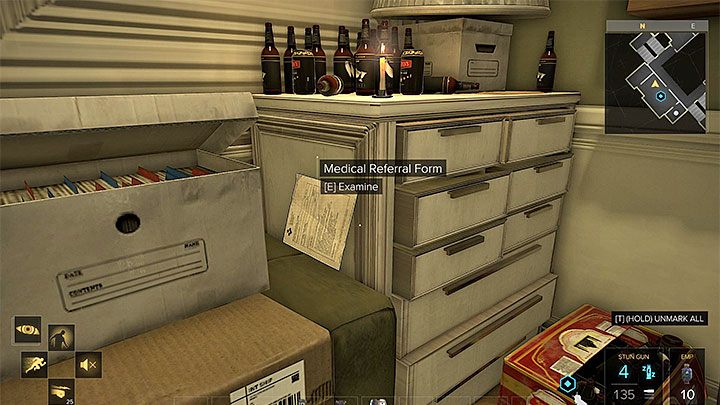 Jeden z ważniejszych dowodów to formularz medyczny - Żniwiarz - zadanie poboczne | Praga (druga wizyta) - Zadania poboczne - Deus Ex: Rozłam Ludzkości - poradnik do gry