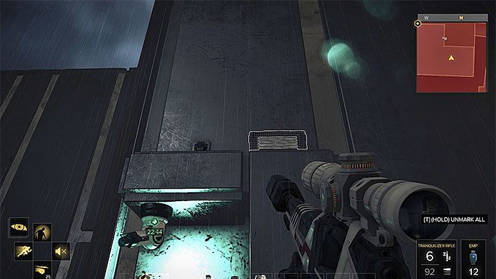 Możesz także po dotarciu na górne balkoniki kontynuować wspinaczkę na dach teatru i w takiej sytuacji rozejrzyj się przy jego zachodniej ścianie za obiektami, po których można się wdrapać - Polowanie na ostatnie wskazówki - zadanie główne | Praga (trzecia wizyta) - Deus Ex: Rozłam Ludzkości - poradnik do gry