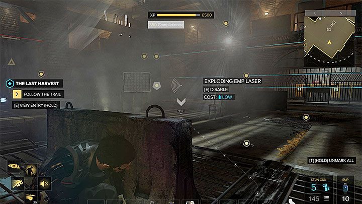 Jensen automatycznie ukryje się za zasłoną w momencie rozpoczęcia pojedynku - Ostatnie żniwa - zadanie poboczne | Praga (trzecia wizyta) | Deus Ex - Deus Ex: Rozłam Ludzkości - poradnik do gry