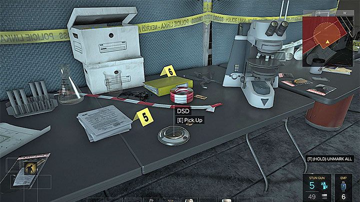 Dobrą wiadomością jest to, że w pomieszczeniu powiązanym z głównym celem misji nie przebywają już żadni stróże prawa - Kwestia jurysdykcji - zadanie główne | Praga - Zadania główne - Deus Ex: Rozłam Ludzkości - poradnik do gry