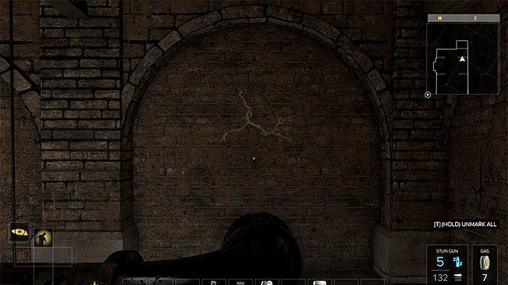 Po ominięciu bramki możesz wybrać jedną z dwóch tras podróży - Wszystko zostanie w rodzinie - zadanie poboczne | Praga (druga wizyta) - Zadania poboczne - Deus Ex: Rozłam Ludzkości - poradnik do gry