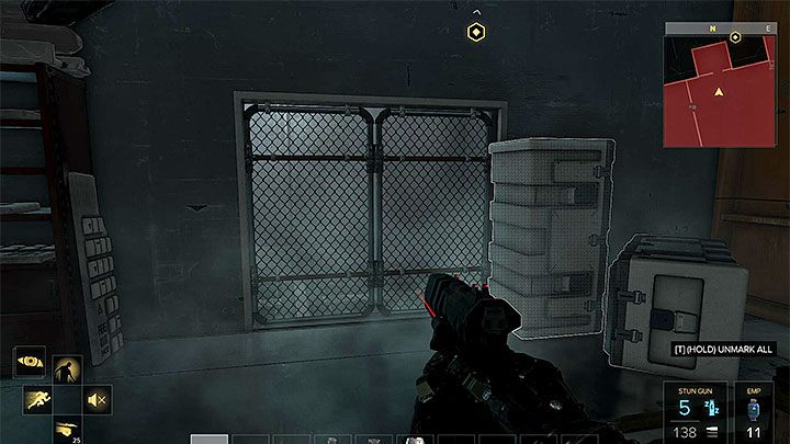 Jeśli masz zamiar użyć windy to przesuń dużą skrzynię żeby odsłonić przycisk - GARM (G.A.R.M.) - Zadania glówne | Ośrodek G.A.R.M. | Deus Ex Rozłam Ludzkości - Deus Ex: Rozłam Ludzkości - poradnik do gry