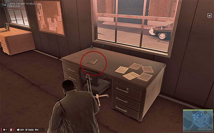 Zanim wejdziesz do budynku z sekretem upewnij się, że w stronę Lincolna nie jest zwrócony żaden z policjantów - Czasopisma Playboy | Sekrety w Mafia III - Mafia III - poradnik do gry