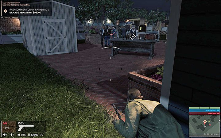 Członkowie rasistowskiego ugrupowania zbierają się w trzech różnych lokacjach - w rezydencji, w centrum dziedzictwa (Heritage Center) oraz w obozowisku na obrzeżach miasta - Biznes ugrupowania rasistowskiego | Misje fabularne w Mafia III - Mafia III - poradnik do gry