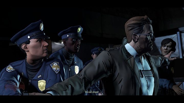 Kiedy wydaje się, że ostatecznie złapałeś kobietę, na dachu wieżowca pojawia się Jim Gordon z kilkoma funkcjonariuszami - Chapter 1 - Welcome to Gotham | Realm of Shadows - Batman: The Telltale Games Series - poradnik do gry