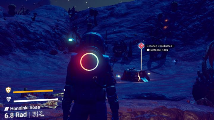 Najechanie kursorem na ikony surowców odnalezionych przez skaner lub wyznaczników misji głównych pokaże Wam dokładny dystans - No Mans Sky: Od czego zacząć? - No Mans Sky - poradnik do gry