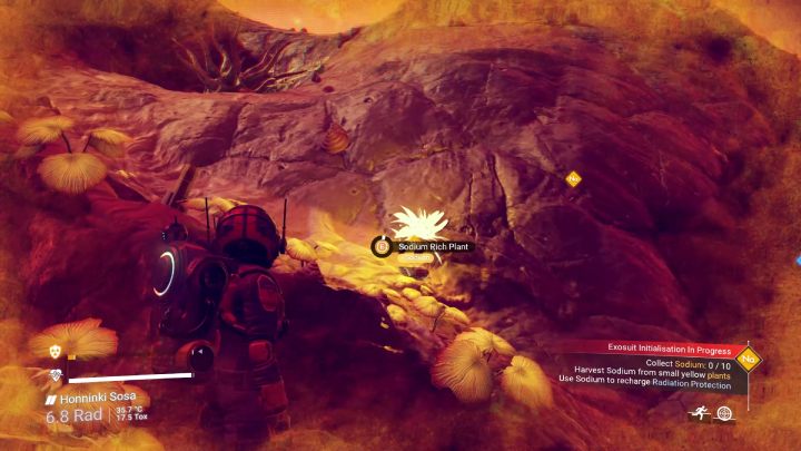 Skanowanie terenu pozwoli Wam odkryć znajdujące się w pobliżu pierwiastki niezbędne do zasilania kombinezonu oraz inne podstawowe składniki - No Mans Sky: Jak opuścić pierwszą planetę? - No Mans Sky - poradnik do gry