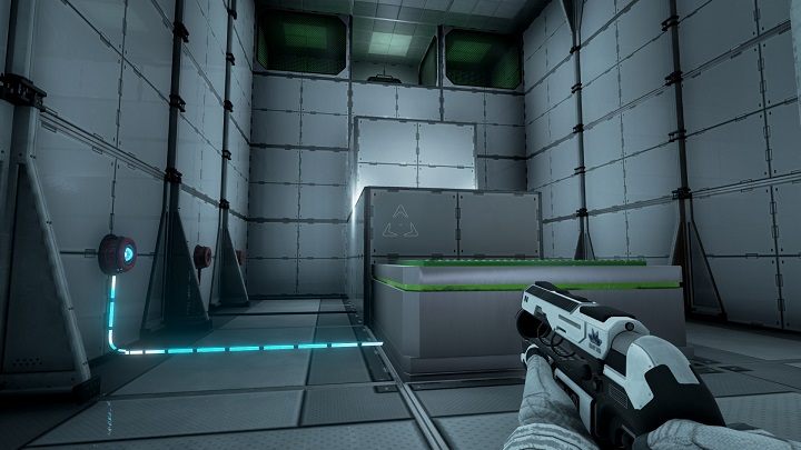 Początkowo zabieramy jedyną wiązkę energii z pomieszczenia, dzięki czemu platforma opadnie - Chapter 5 - Opis przejścia - The Turing Test - poradnik do gry