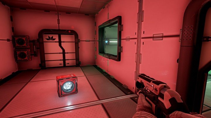 Maszyną sterującą przenosimy pojemnik z wiązką tak jak możemy zobaczyć to na obrazku - Chapter 5 - Opis przejścia - The Turing Test - poradnik do gry