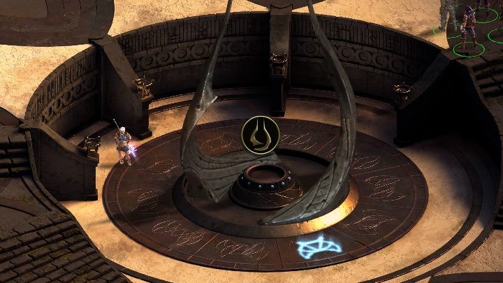 Aby zejść ze szczytu wieży musisz wykonać interakcję z rzeźbą, którą widzisz na powyższym obrazku - Atak na Cytadelę (Wzgardzeni i Szkarłatny Chór) w Tyranny - Tyranny - poradnik do gry