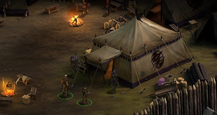 Po przejściu przez bramę obozu podążaj cały czas przed siebie, aż zobaczysz namiot widoczny na powyższym obrazku - Wola Hegemona - zadanie główne w Tyranny - Tyranny - poradnik do gry