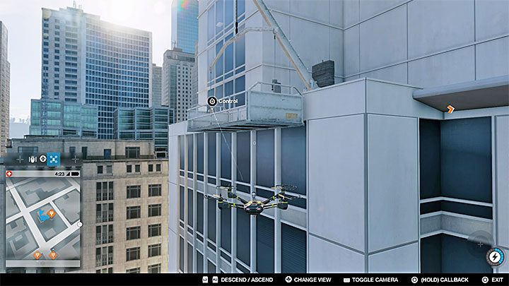 Wybierz teraz quadkopter, podleć nim do pokazanej na obrazku windy przylegającej do jednej ze ścian wieżowca i sprowadź ją na parter - Watch Dogs 2: Malowanie, solucja, operacje poboczne - Watch Dogs 2 - poradnik do gry