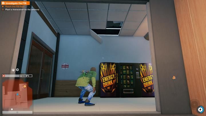 Wdrap się do góry po automacie z napojami - Watch Dogs 2: Śledzeni, solucja, operacje główne - Watch Dogs 2 - poradnik do gry