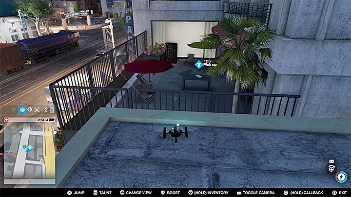 Przejedź po dachach żeby znaleźć się w niewielkiej odległości od balkonu ze znajdźką (powyższy obrazek) - Watch Dogs 2: Malowania, elementy ubioru, unikalne pojazdy - mapa, sekrety - Watch Dogs 2 - poradnik do gry