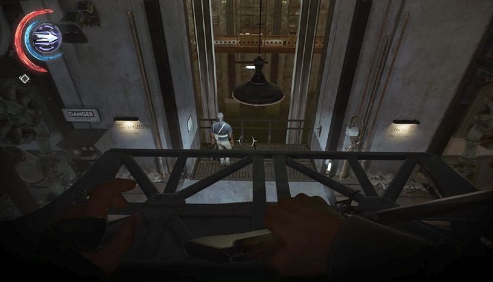 Eliminuj kolejnych strażników, by dostać się do Sokołowa. - Uwolnij Antona Sokołowa | Misja 4 - Mechaniczna rezydencja | Dishonored 2 - Dishonored 2 - poradnik do gry