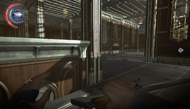 Strzel w płytę na środku, ponieważ to za pomocą niej dostaniesz się do Sokołowa. - Uwolnij Antona Sokołowa | Misja 4 - Mechaniczna rezydencja | Dishonored 2 - Dishonored 2 - poradnik do gry