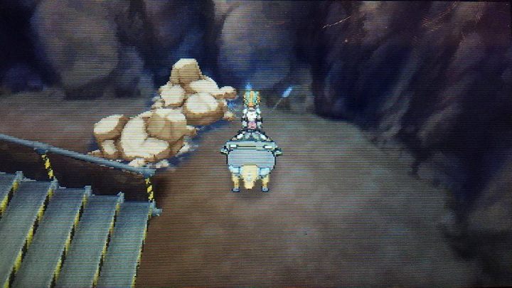Za tymi kamieniami znajduję się Fire Stone - Route 5, Digletts Tunel, Route 9 i Memorial Hill | Pokemon Sun - Pokemon Sun - poradnik do gry