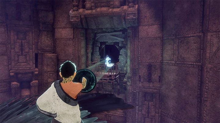 Pozbywaj się ożywionych zbroi oświetlając je lustrem - Dotarcie do sali z klatką i zniszczenie anteny | The Last Guardian - The Last Guardian - poradnik do gry