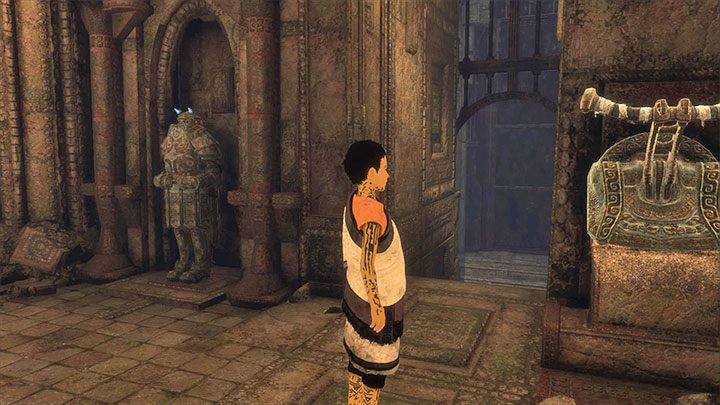 Zbroja ożywi się gdy tylko pociągniesz za dźwignię - Podniesienie bramy przygniatającej ogon Trico | The Last Guardian - The Last Guardian - poradnik do gry