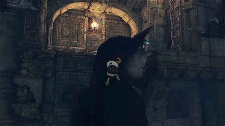 Przeskocz na balkonik po tym jak Trico się do niego dostatecznie zbliży - Przejście przez dwie sale z obracającymi się strażnikami | The Last Guardian - The Last Guardian - poradnik do gry