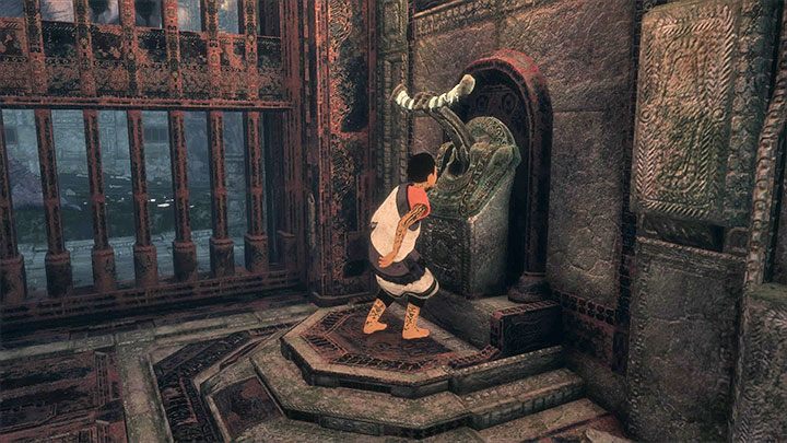 Dźwignia pozwoli Trico dołączyć do chłopczyka - Rozwiązanie zagadki z łańcuchem w sali z ożywionymi zbrojami | The Last Guardian - The Last Guardian - poradnik do gry