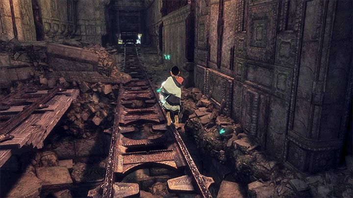 Przejdź z beczką po uszkodzonych torach - Nakarmienie Trico i przejście przez ciemny tunel | The Last Guardian - The Last Guardian - poradnik do gry