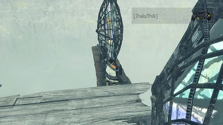 Zepchnij w przepaść dowolny witraż (gra nie pozwoli ci zniszczyć ich obu) - Zniszczenie dwóch witraży i eksploracja drugiej wieży | The Last Guardian - The Last Guardian - poradnik do gry