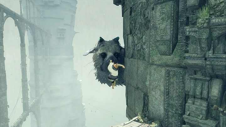 Wykonaj skok w stronę Trico, a złapie on w pyszczek chłopczyka - Zniszczenie dwóch witraży i eksploracja drugiej wieży | The Last Guardian - The Last Guardian - poradnik do gry
