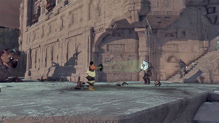 Warto używać lustra do oświetlania zbroi - Odblokowanie dostępu do wieży i uaktywnienie lodowej windy | The Last Guardian - The Last Guardian - poradnik do gry