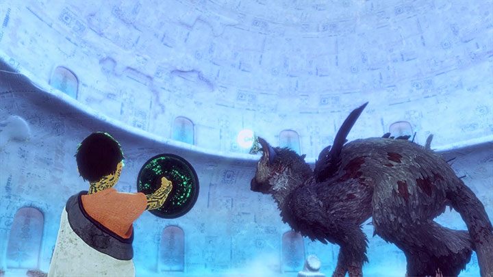 Pomagaj sobie lustrem i taranuj wrogów z tarczami - Odblokowanie dostępu do wieży i uaktywnienie lodowej windy | The Last Guardian - The Last Guardian - poradnik do gry