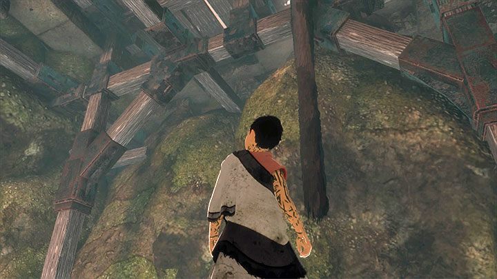 Odszukaj w jaskini dużą skrzynię i wepchnij ją do wody - Przejście korytarzami z błękitnymi oparami | The Last Guardian - The Last Guardian - poradnik do gry