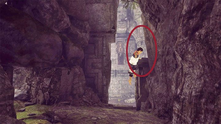 Tuż po zeskoku podbiegnij do małego otworu i przeciśnij się przez niego - Odnalezienie Trico i unikanie drugiej bestii | The Last Guardian - The Last Guardian - poradnik do gry