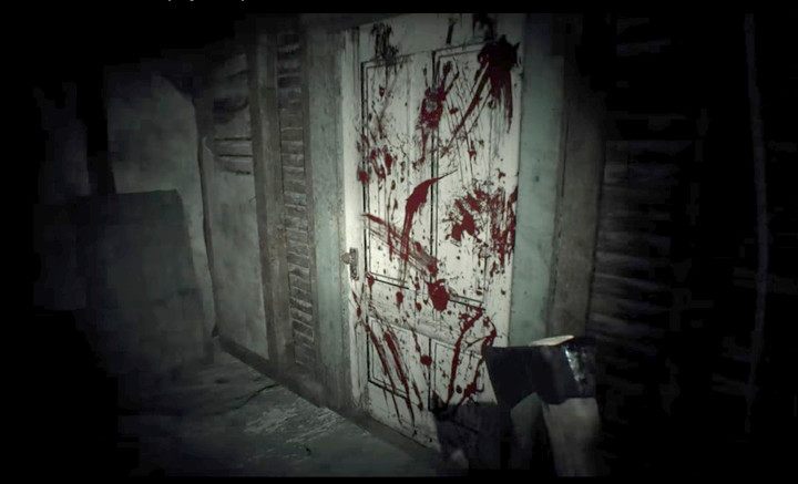 Sekretne drzwi na strychu będą teraz całe we krwi - Resident Evil 7: Beginning Hour - Odnalezienie brudnej monety i zamordowanych - Resident Evil 7 - poradnik, solucja
