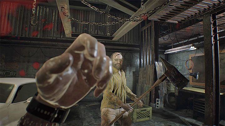 Przytrzymaj przycisk gardy, gdy przeciwnik ma zamiar wyprowadzić atak - Resident Evil 7: Osiągnięcia, trofea - lista - Resident Evil 7 - poradnik, solucja