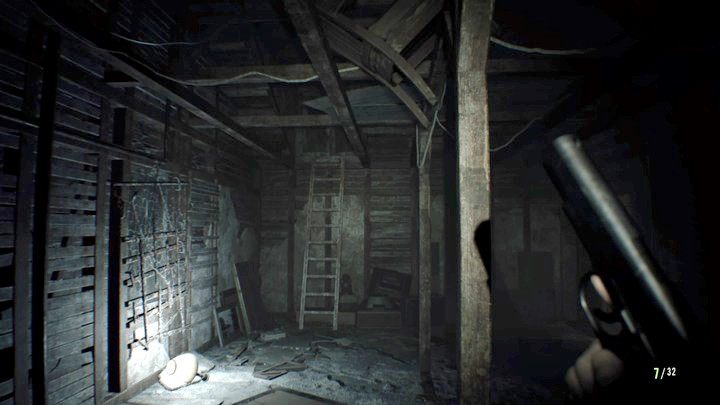 Wyjdź po drabinie do okna - Resident Evil 7: Pensjonat (Guest house) - solucja - Resident Evil 7 - poradnik, solucja