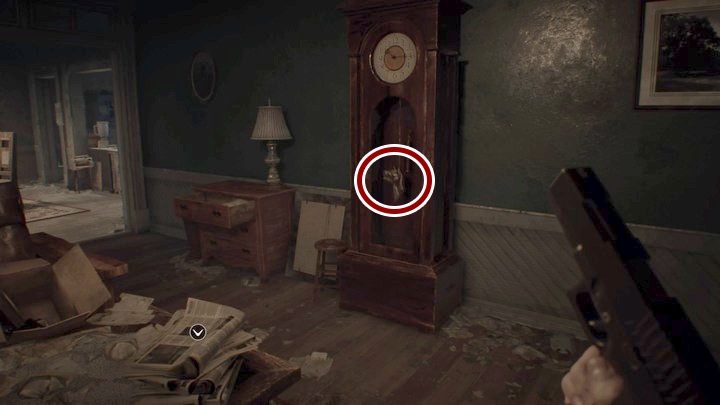 Na początek podejdź do zegara przy ścianie naprzeciwko skąd przyszedłeś i weź z niego wahadło (pendulum) - Resident Evil 7: Główny hall - solucja - Resident Evil 7 - poradnik, solucja