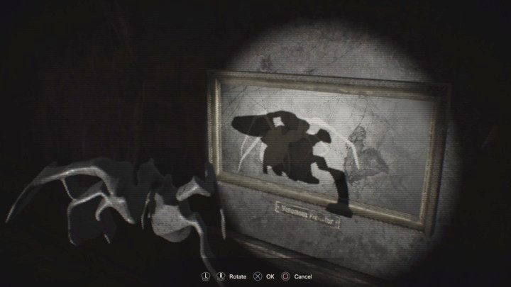 Obracaj obiektem tak, aby cień pokrywał się z pustym polem na obrazie, potem kliknij przycisk interakcji - Resident Evil 7: Główny hall - solucja - Resident Evil 7 - poradnik, solucja
