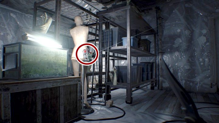 Pułapki na linki - przechodź pod nimi lub niszcz je na odległość - Resident Evil 7: Strefa testów i hangar - solucja - Resident Evil 7 - poradnik, solucja